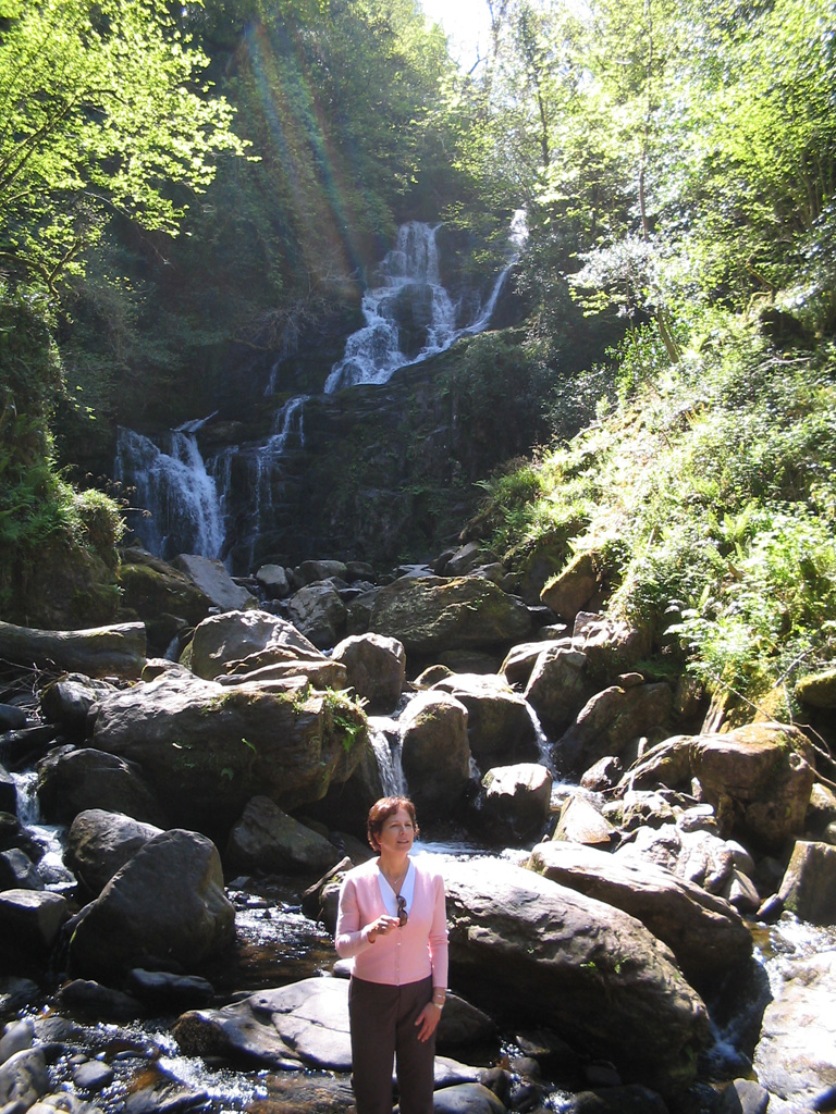 042_Nancy and the waterfalll